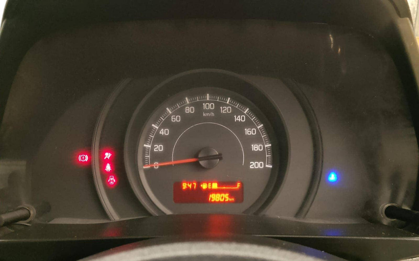 19,000 KMS MARUTI SWIFT LXI PETROL (2019)