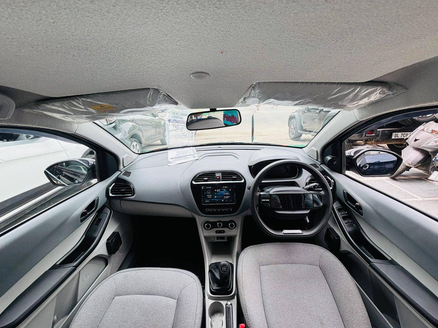 24,000 KMS TATA TIAGO CNG TWN XT 1.2 RTN (2025)