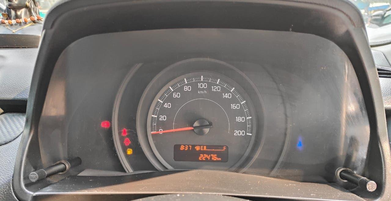 22,000 KMS MARUTI SWIFT LXI PETROL (2020)
