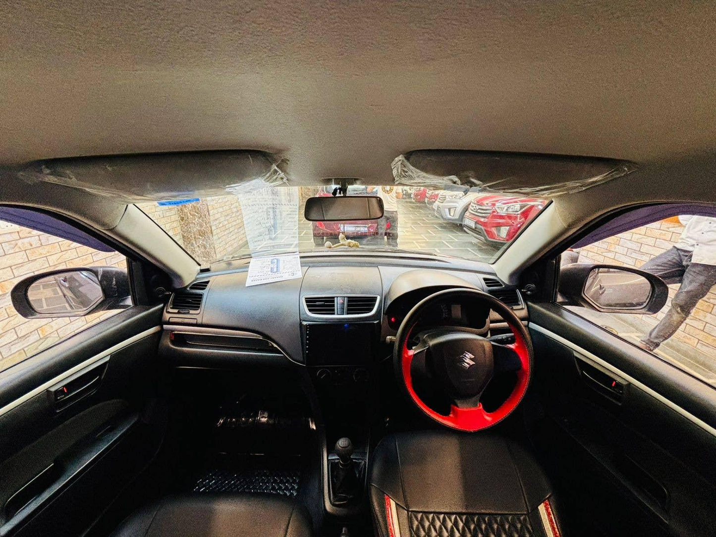 25,000 KMS MARUTI SWIFT LXI PETROL (2017)