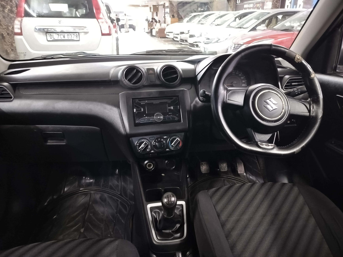 46,000 KMS MARUTI SWIFT LXI PETROL (2018)