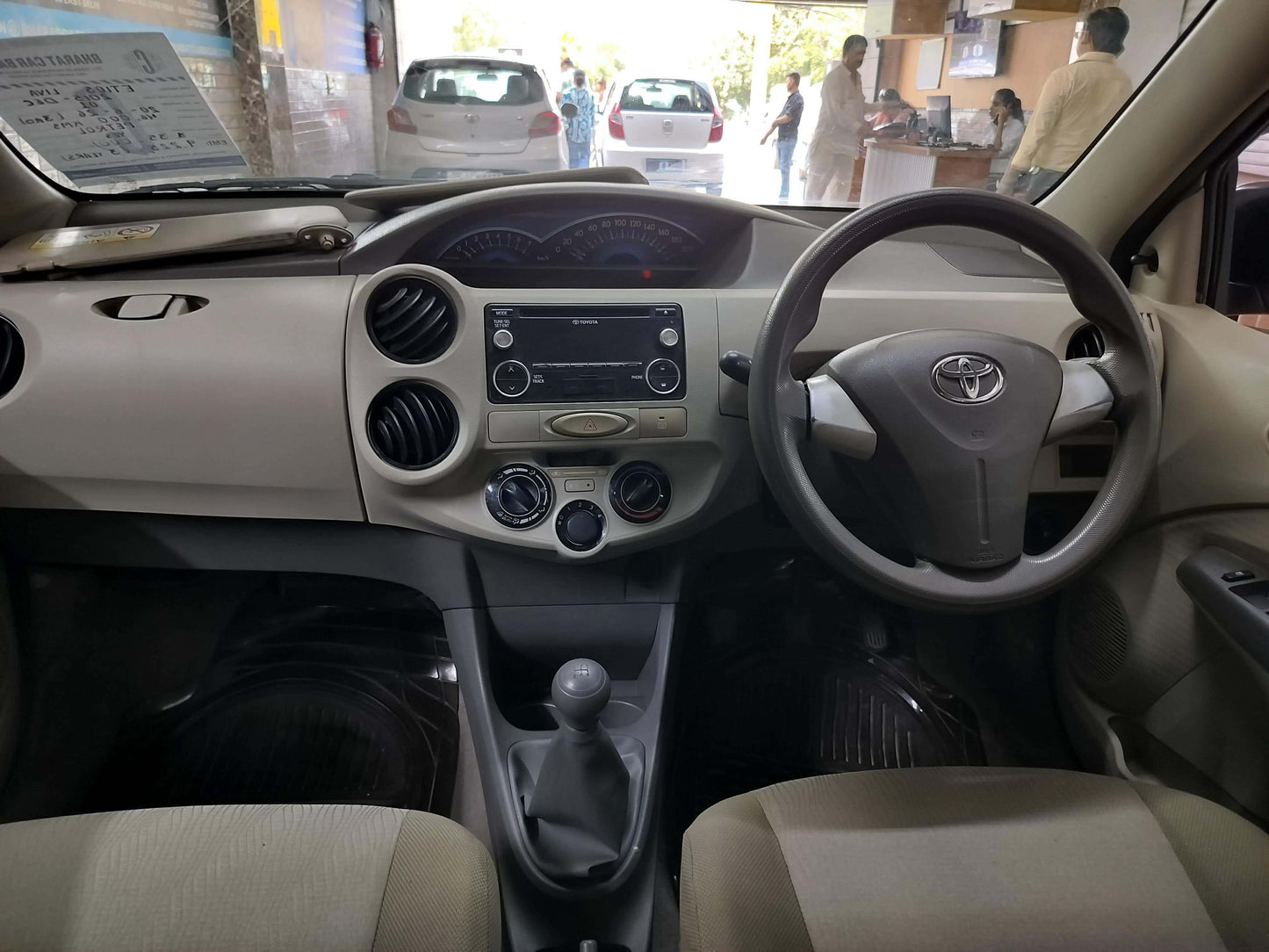 46,000 KMS TOYOTA ETIOS LIVA PETROL (2015)