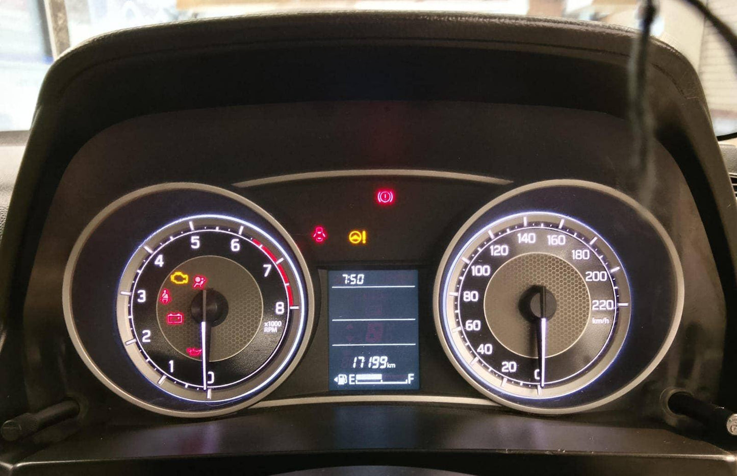 17,000 KMS MARUTI SWIFT DZIRE VXI PETROL (2018)