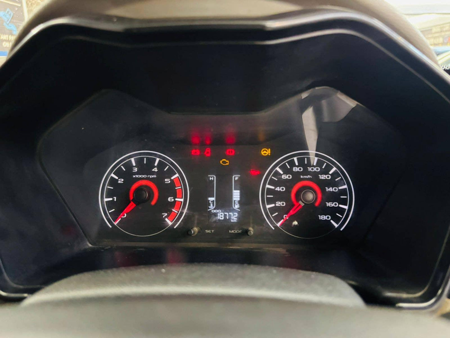 18,000 KMS MAHINDRA KUV 100 K2 6STR PETROL (2016)