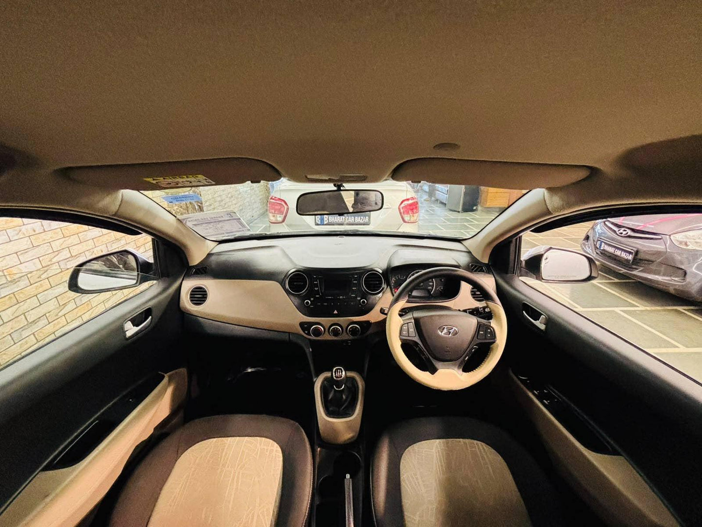 12,000 KMS HYUNDAI GRAND I10 1.2 SPORTZ (2016)