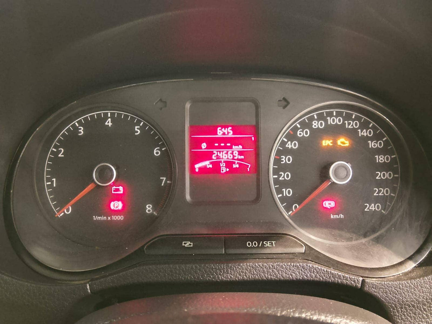 24,000 KMS Volkswagen POLO 1.2 HIGHLINE PETROL (2012)