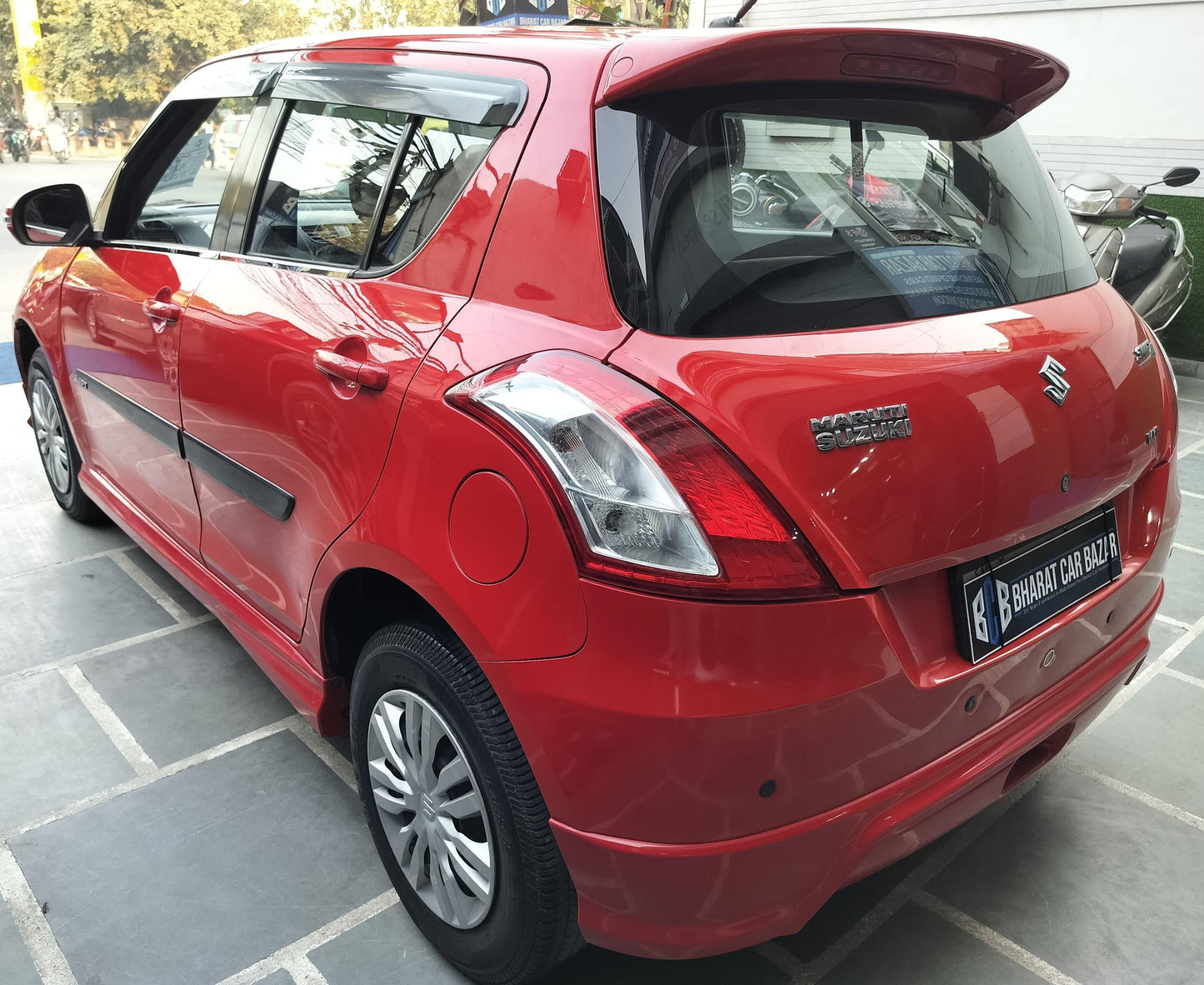 45,000 KMS MARUTI SWIFT VXI PETROL (2016)