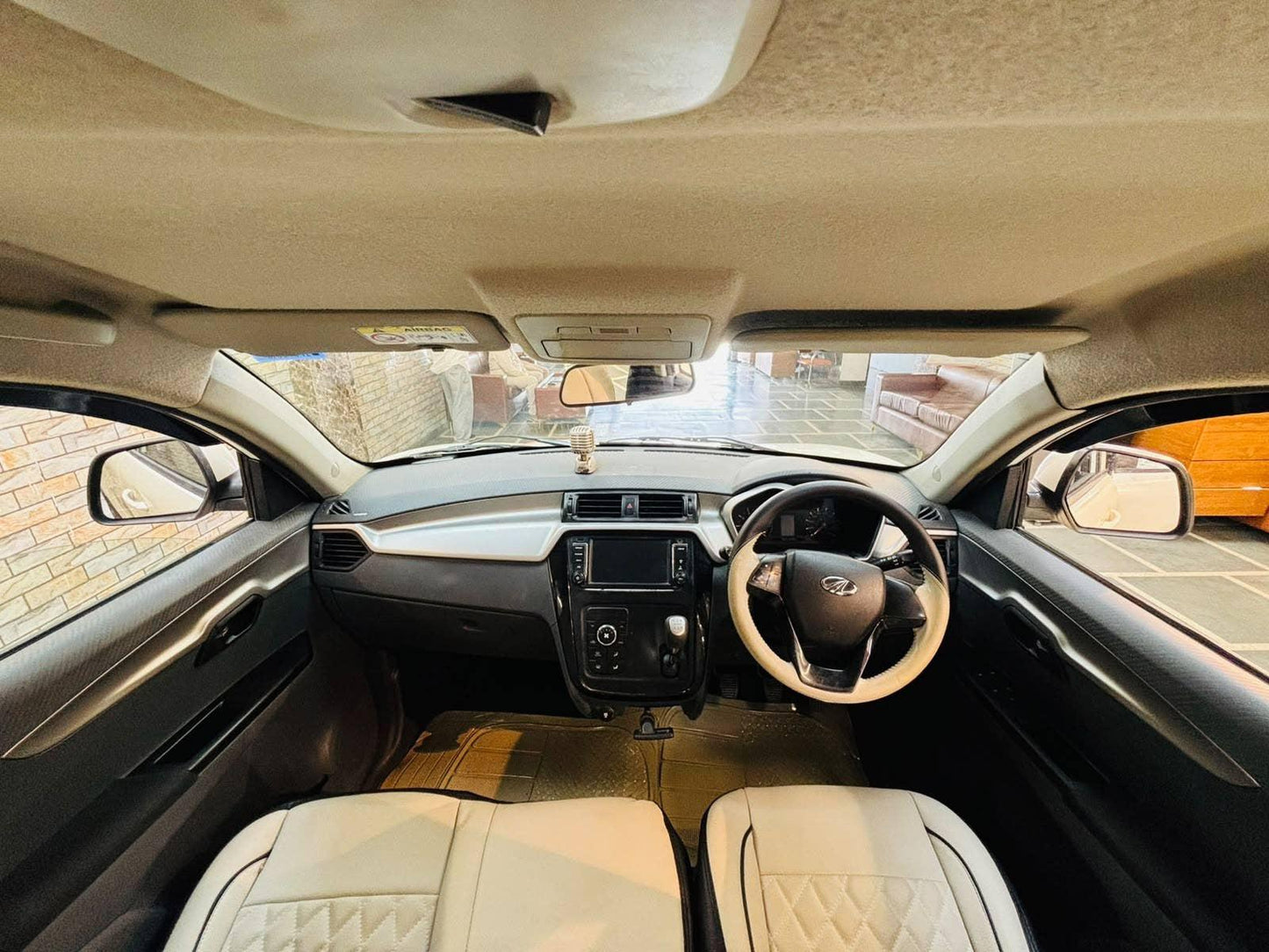 22,000 KMS MAHINDRA KUV 100 K6+ 6STR G NXT PETROL (2018)