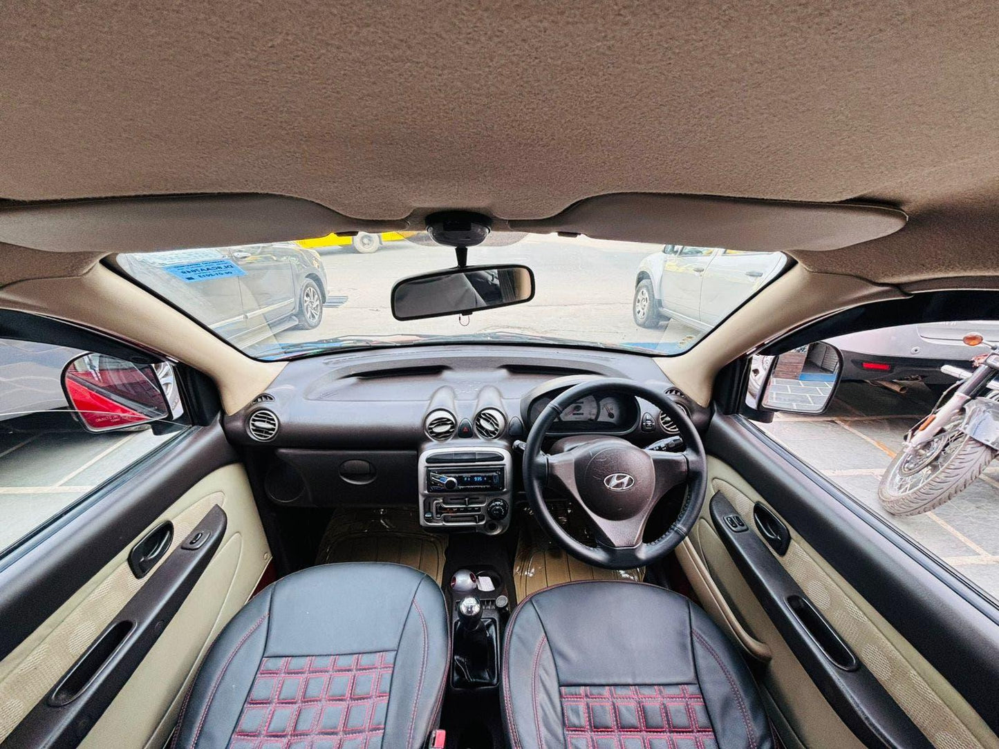 39,000 KMS HYUNDAI SANTRO GL PETROL (2013)