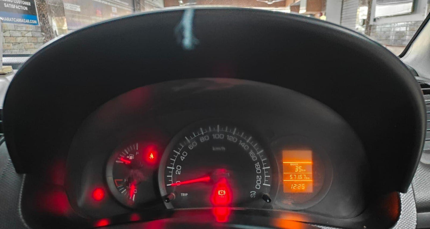 MARUTI SWIFT LXI PETROL (2015)