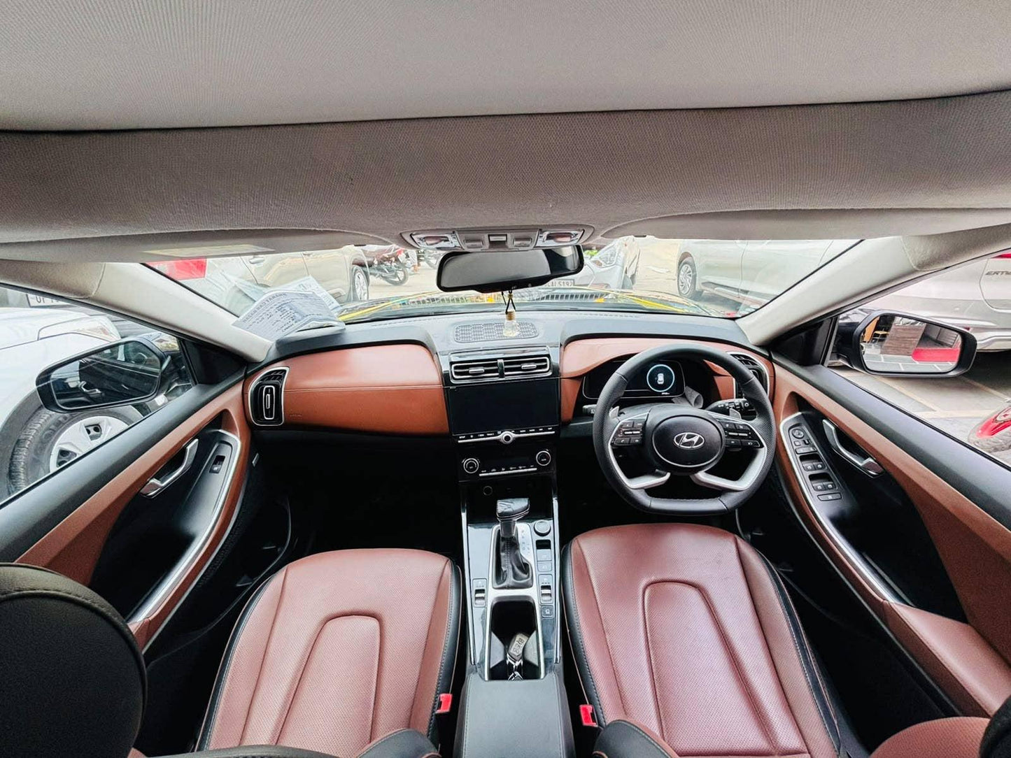 39,000 KMS HYUNDAI ALCAZAR SIGNATURE (O) 6 STR 1.5 DCT PETROL (2023)