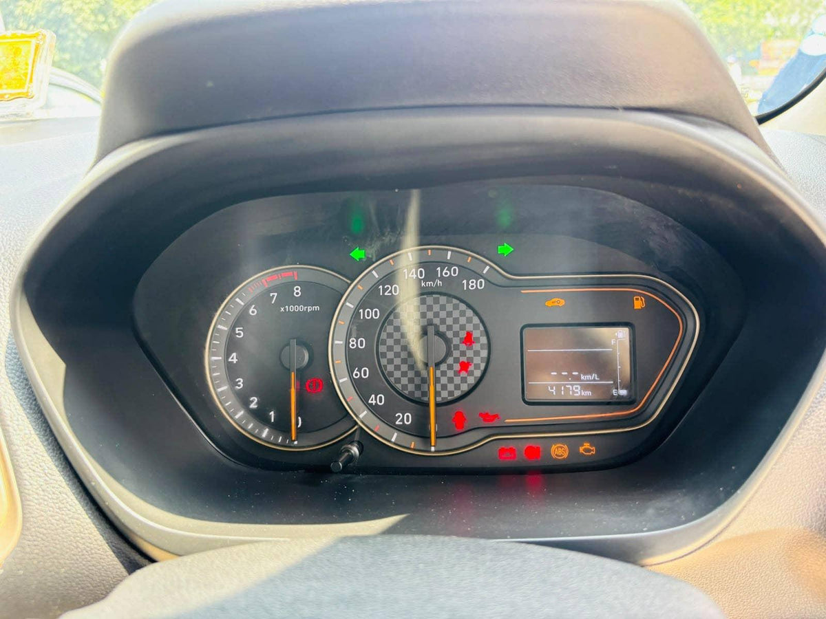 4000 KMS HYUNDAI SANTRO 1.1 ERA EXCUTIVE MT PETROL (2021)