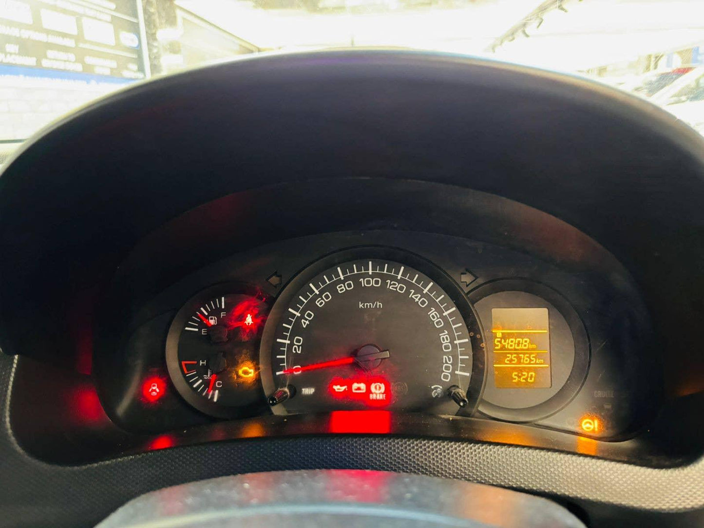 25,000 KMS MARUTI SWIFT LXI PETROL (2017)