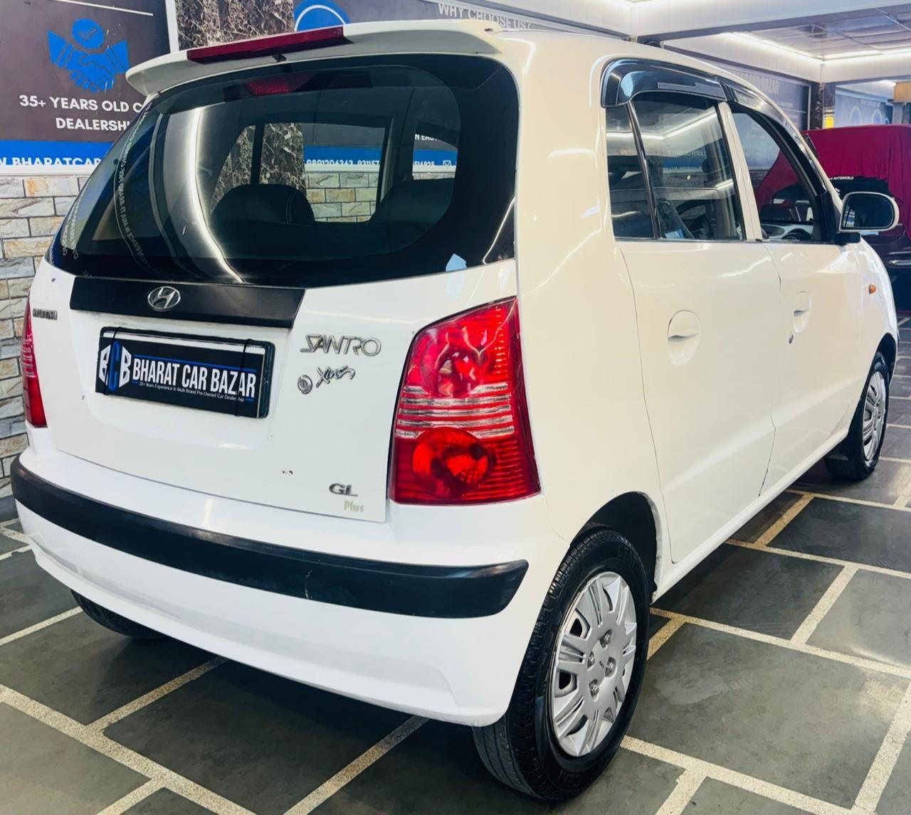 HYUNDAI SANTRO GL PETROL (2011)