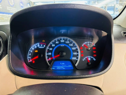 12,000 KMS HYUNDAI GRAND I10 1.2 SPORTZ (2016)