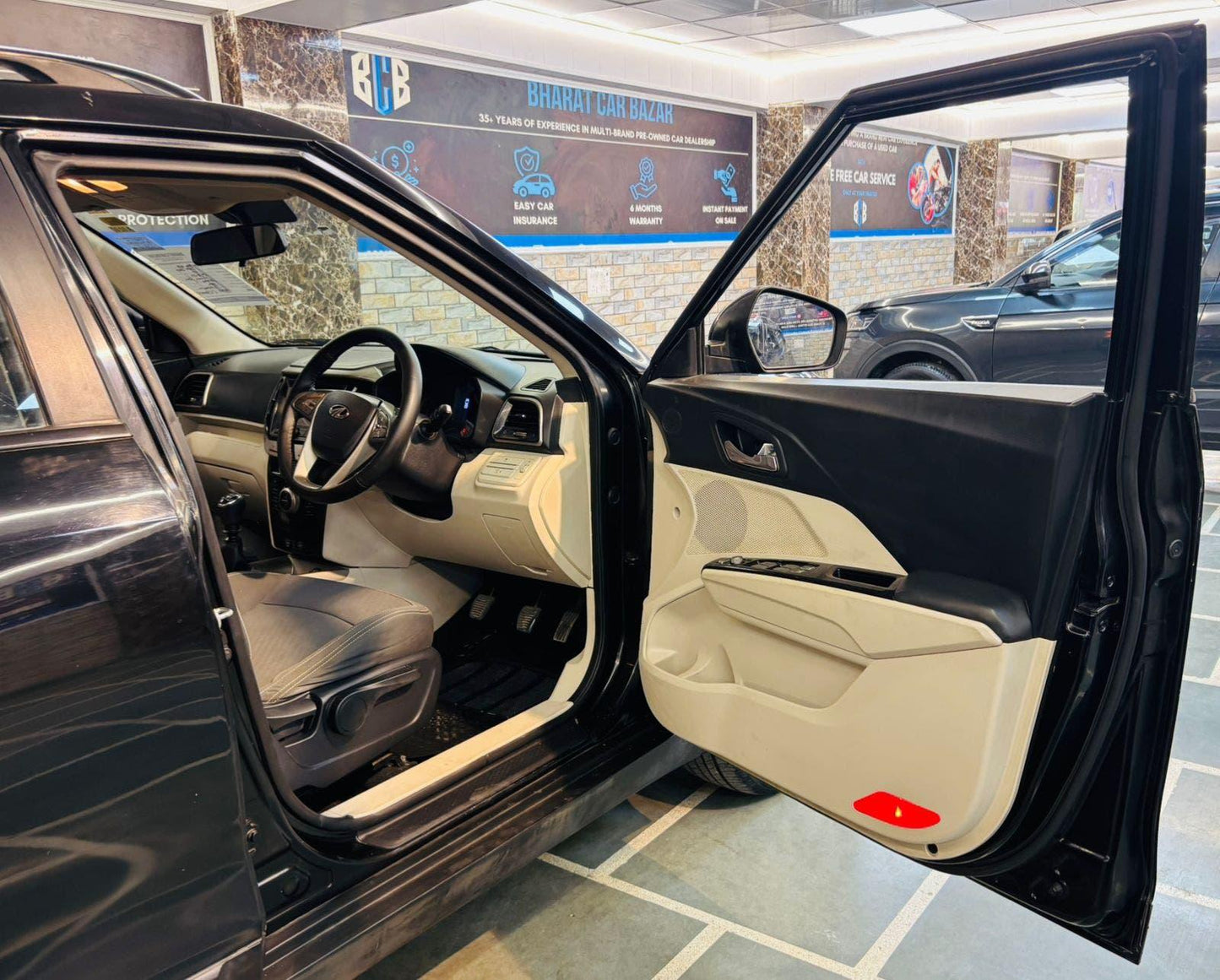 MAHINDRA XUV 300 W8 PETROL (2019)