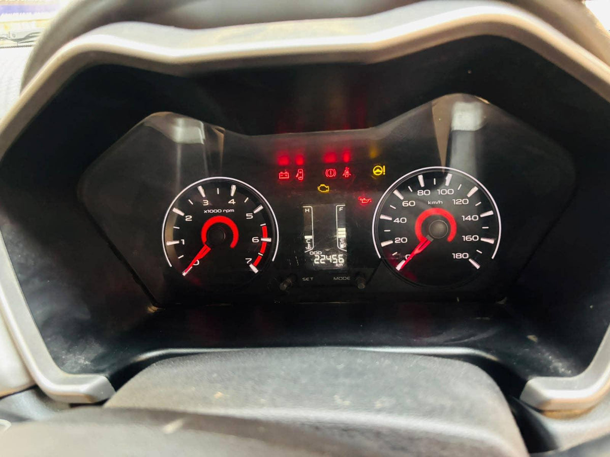22,000 KMS MAHINDRA KUV 100 K6+ 6STR G NXT PETROL (2018)