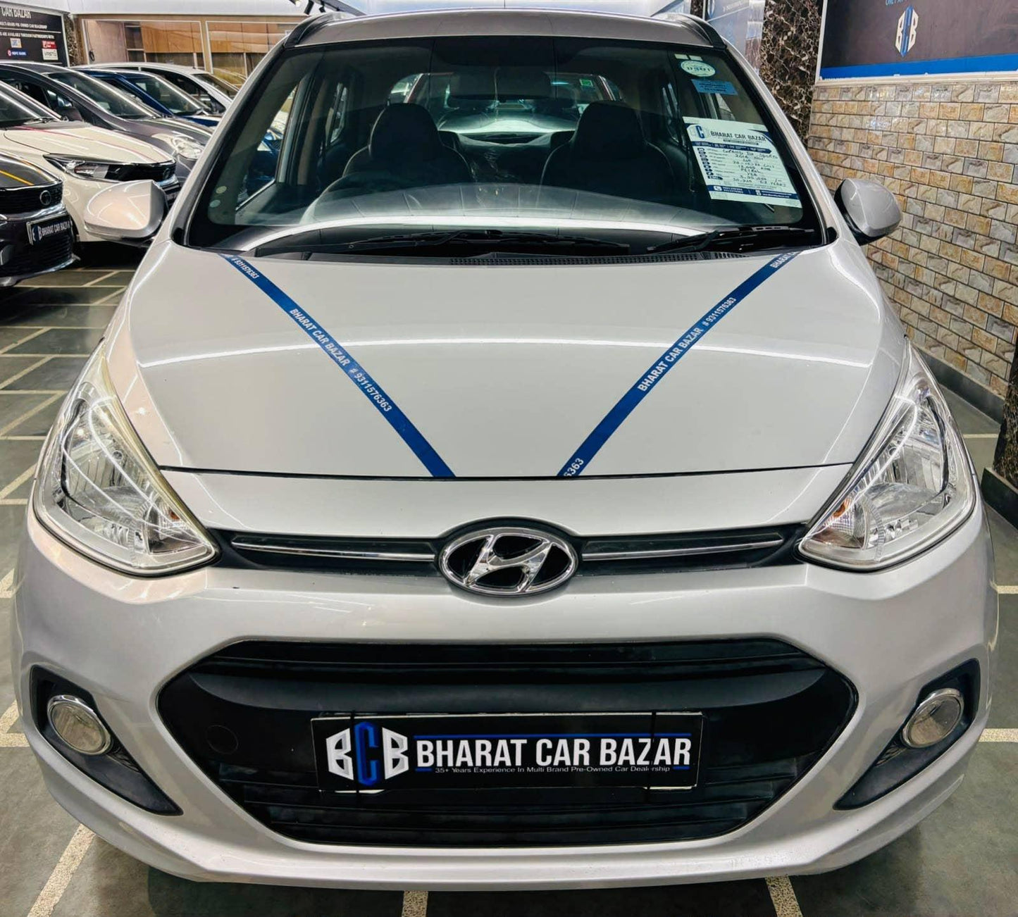 12,000 KMS HYUNDAI GRAND I10 1.2 SPORTZ (2016)