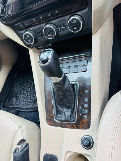 SKODA OCTAVIA STYLE PLUS 1.8 TSI AT PETROL (2017)