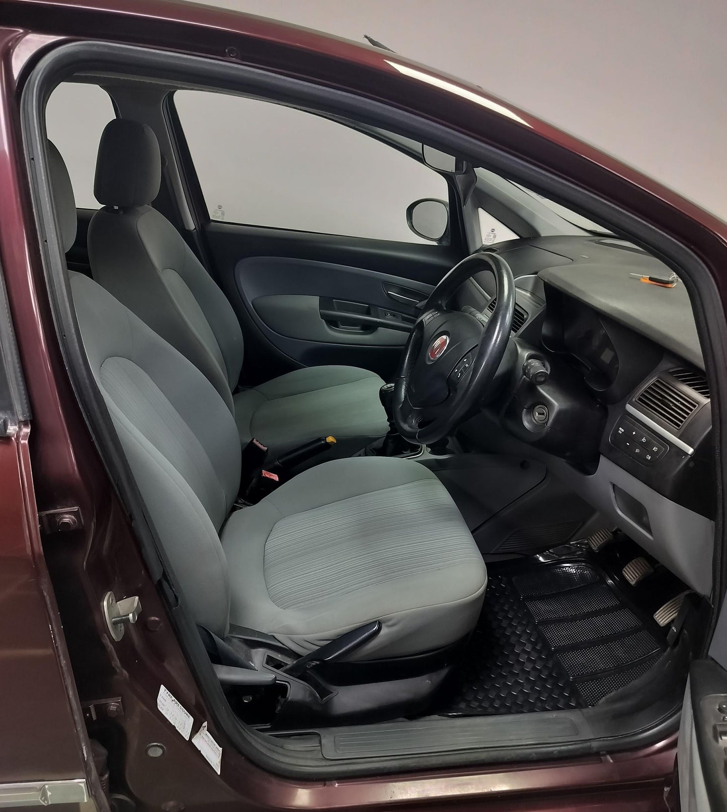 30,000 KMS FIAT PUNTO EMOTION PETROL (2014)