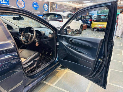 24,000 KMS HYUNDAI I20 1.2 SPORTZ MT PETROL (2021)