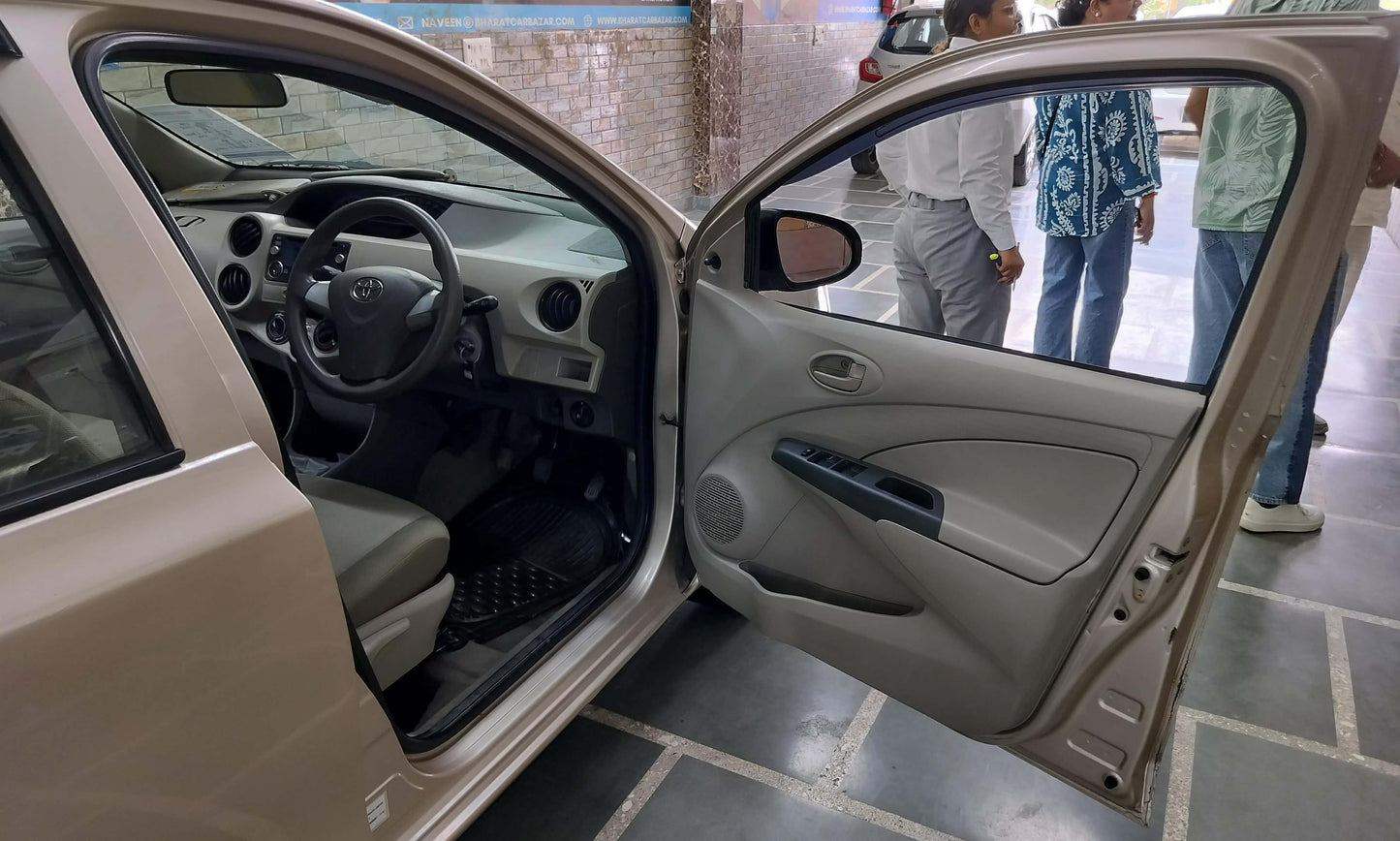 46,000 KMS TOYOTA ETIOS LIVA PETROL (2015)