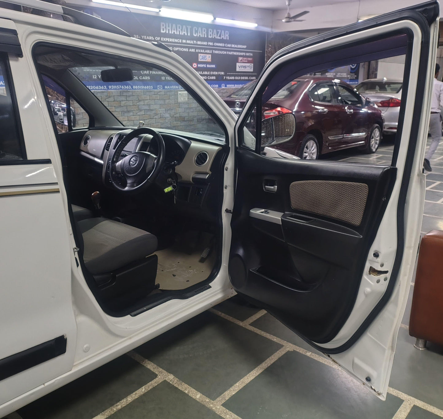 26,000 KMS MARUTI WAGONR LXI PETROL (2016)