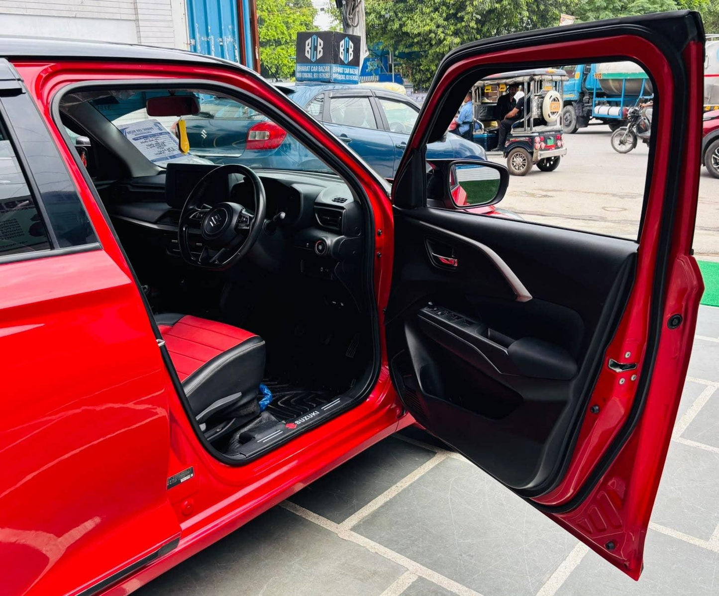 39,000 KMS MARUTI SWIFT ZXI+ PETROL (2024)