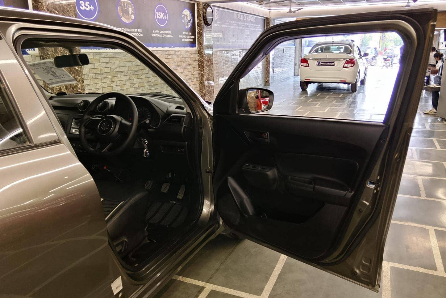 19,000 KMS MARUTI SWIFT LXI PETROL (2019)