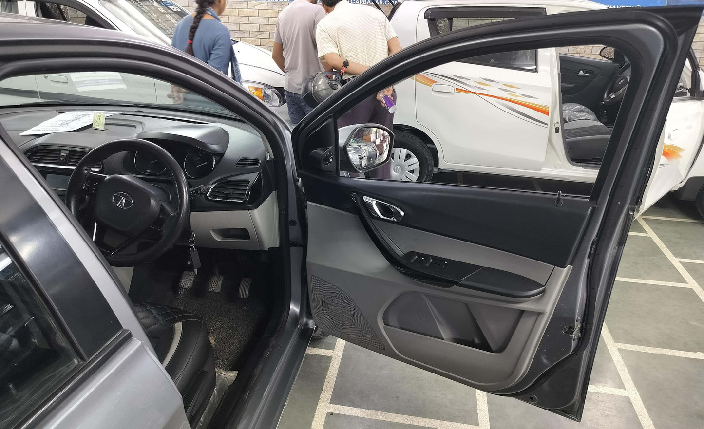 26,000 KMS TATA TIAGO XZ PETROL (2019)