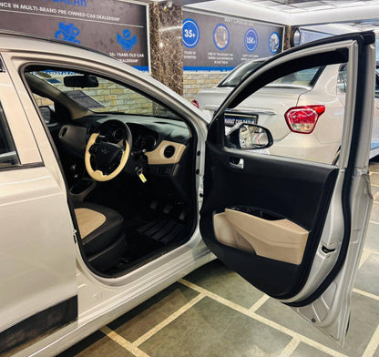 12,000 KMS HYUNDAI GRAND I10 1.2 SPORTZ (2016)
