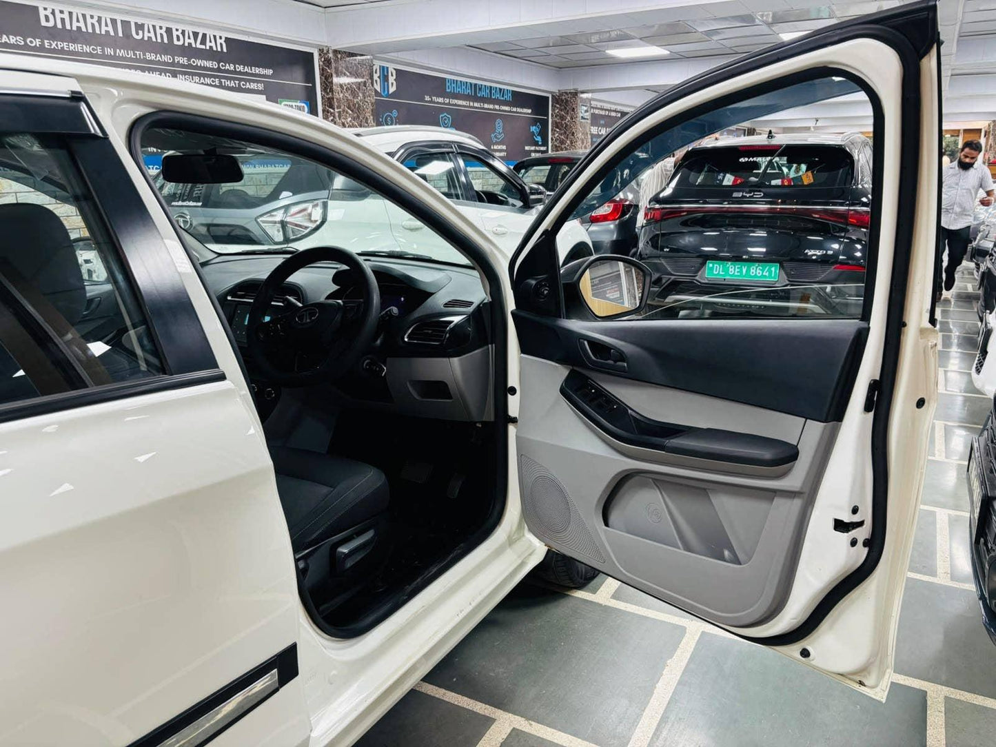 33,000 KMS TATA TIAGO XTA 1.2 I-CNG TWN (2024)
