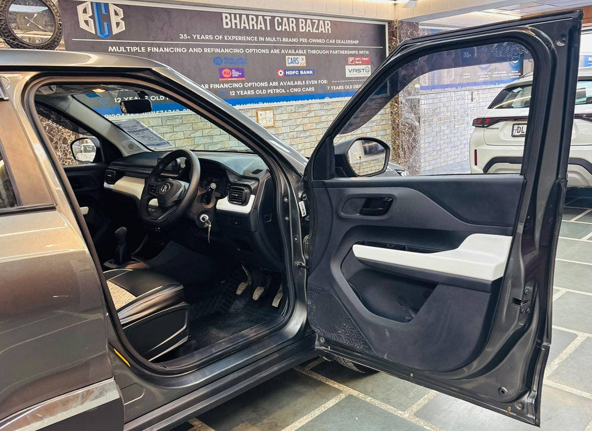 10,000 KMS TATA PUNCH 1.2 PURE MT PETROL (2023)