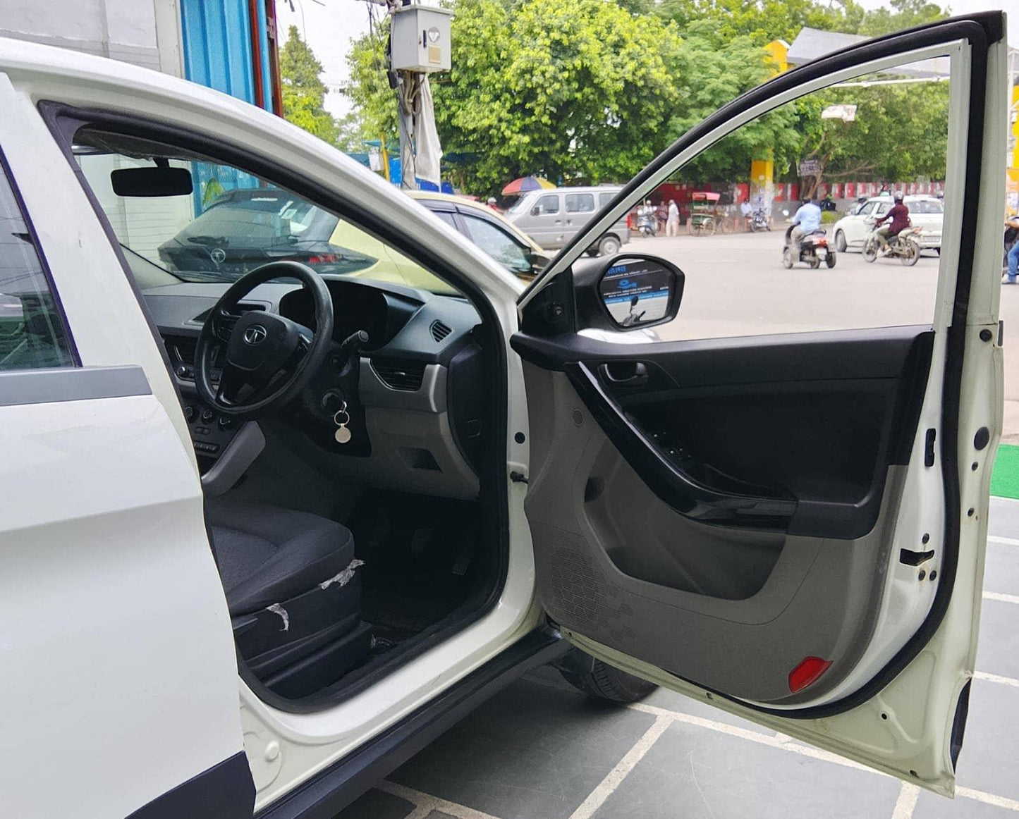 39,000 KMS TATA NEXON XM 1.5 RTQ DIESEL (2018)
