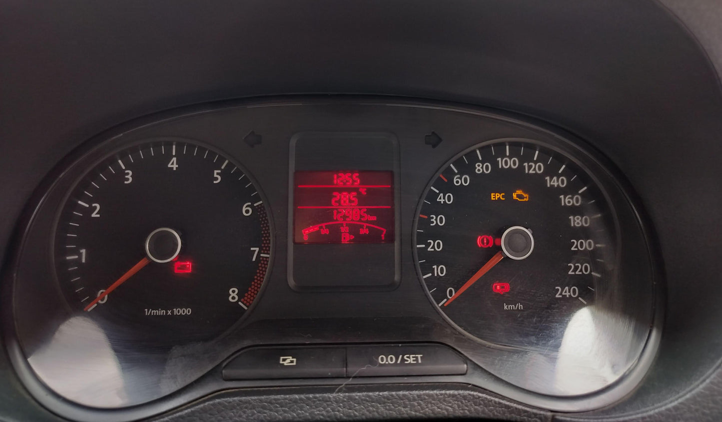 12,000 KMS VOLKSWAGEN POLO COMFORT LINE PETROL (2011)