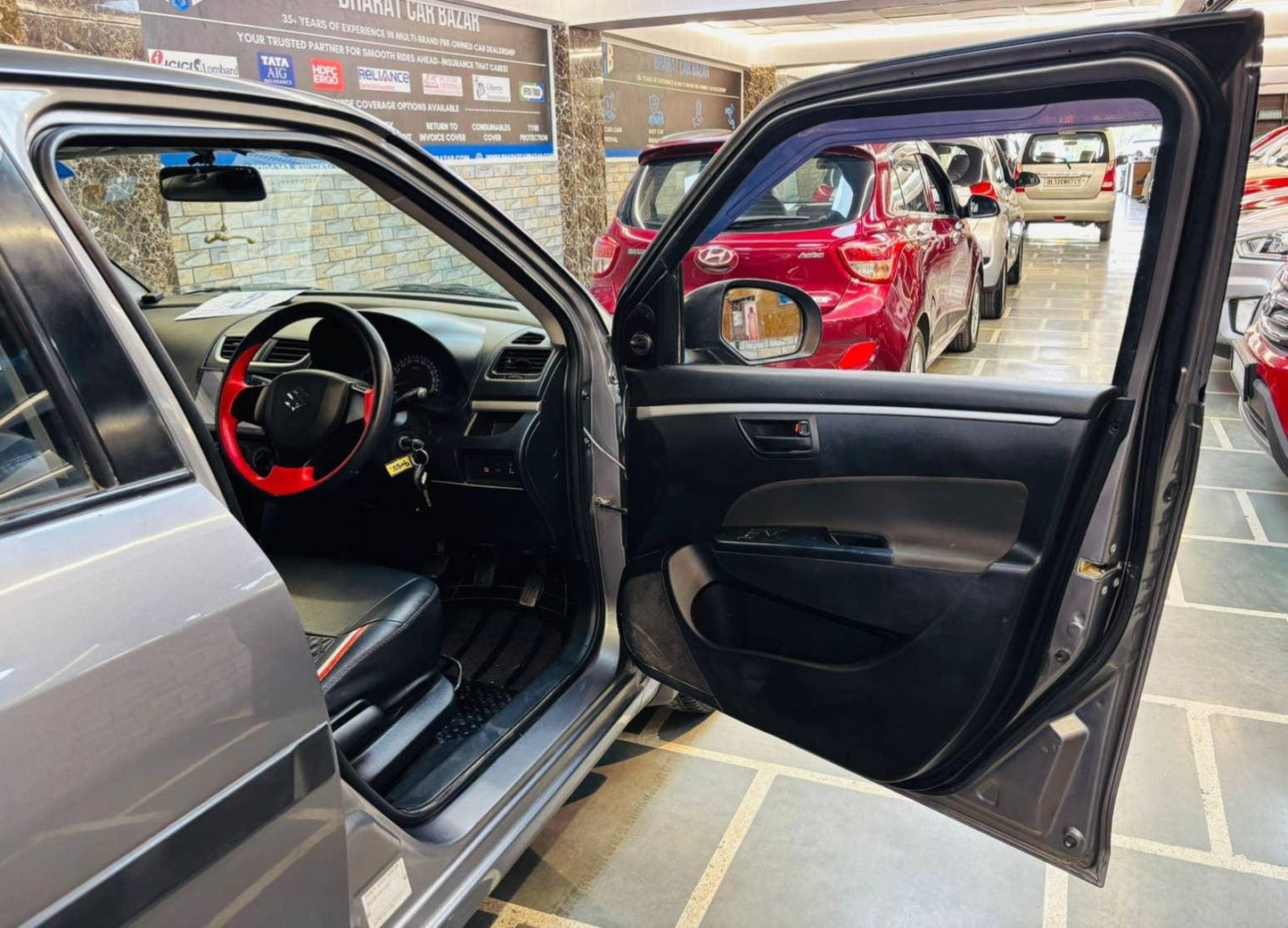 25,000 KMS MARUTI SWIFT LXI PETROL (2017)