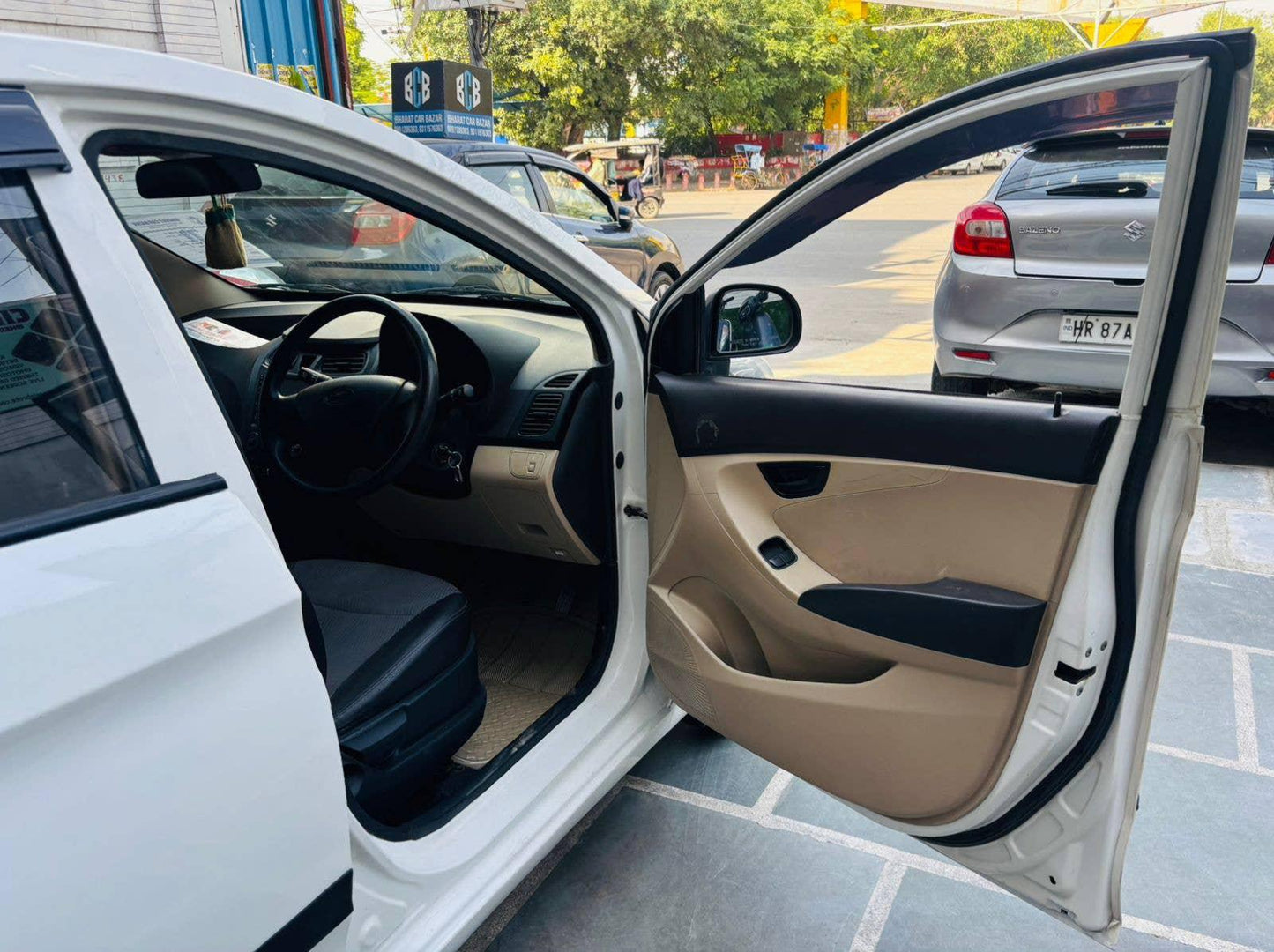 26,000 KMS HYUNDAI EON D LITE+ PETROL (2014)
