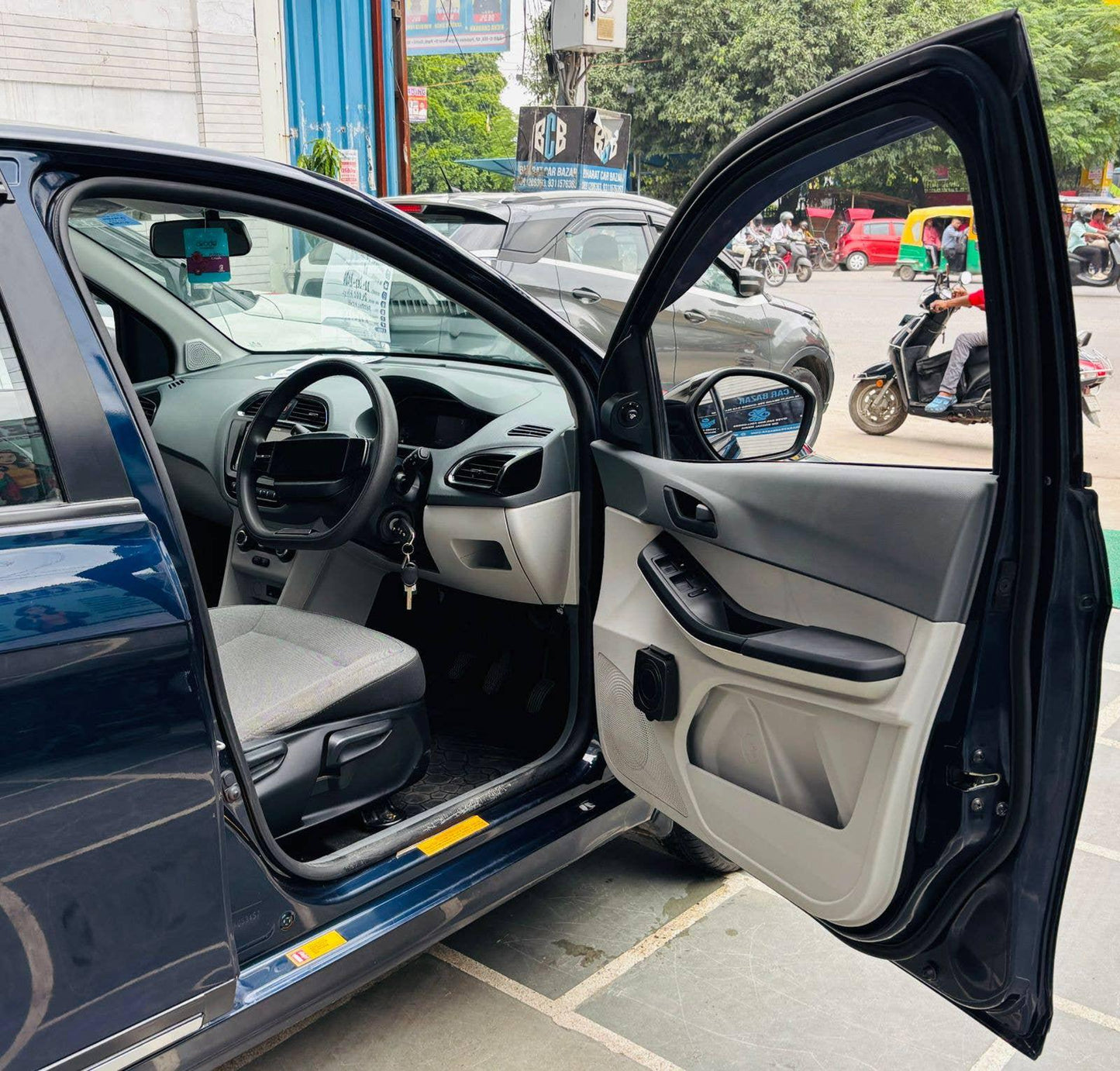 24,000 KMS TATA TIAGO CNG TWN XT 1.2 RTN (2025)