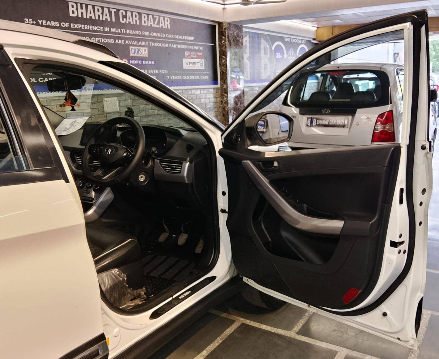 30,000 KMS TATA NEXON 1.2 XM+ S RTN PETROL (2023)