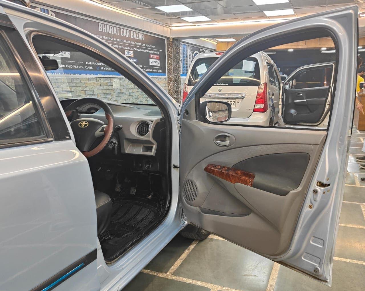 TOYOTA ETIOS V PETROL (2011)