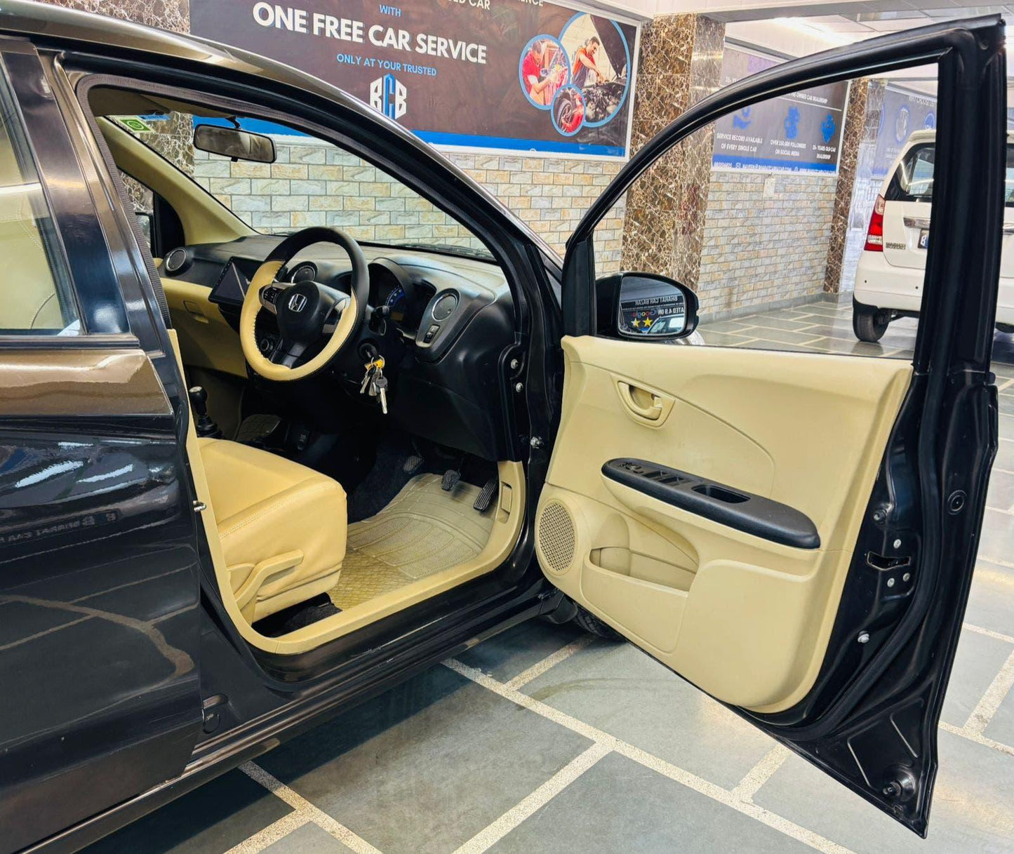 38,000 KMS HONDA AMAZE 1.2 S MT PETROL (2015)