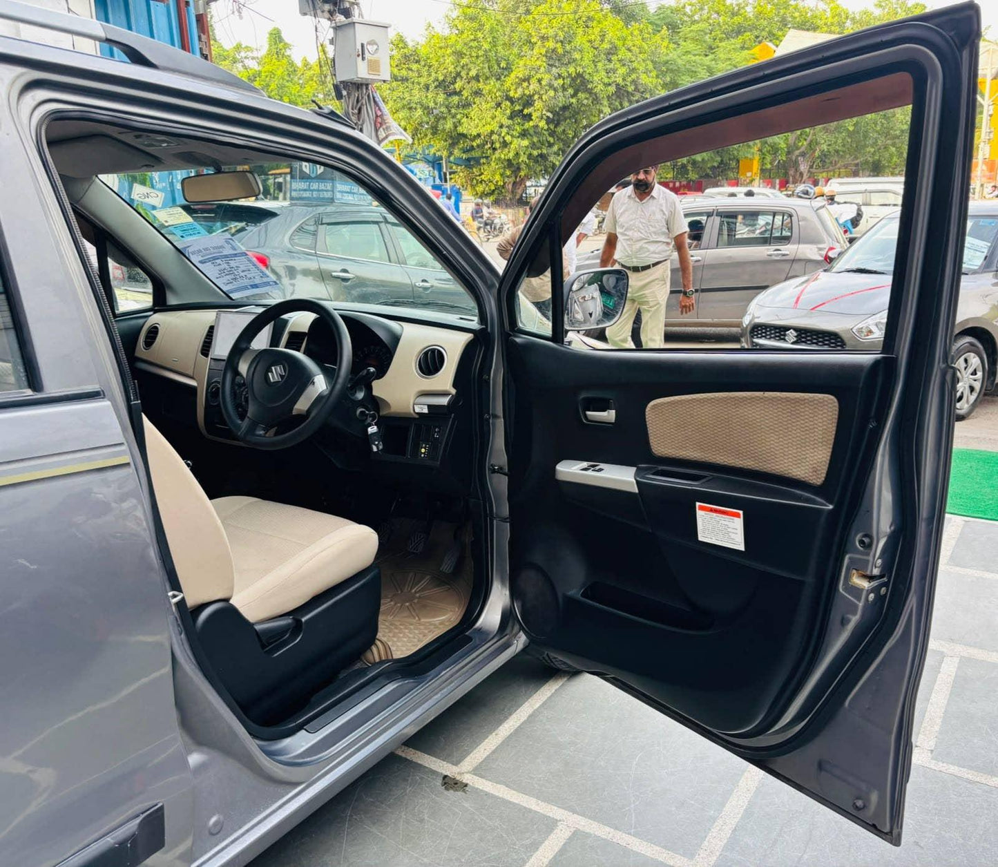 42,000 KMS MARUTI WAGONR LXI GREEN CNG (2017)