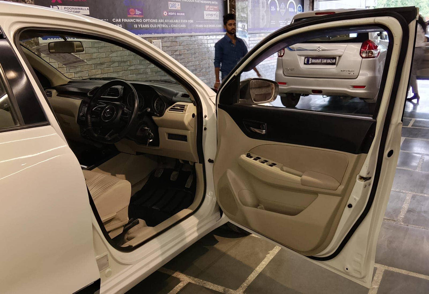 17,000 KMS MARUTI SWIFT DZIRE VXI PETROL (2018)