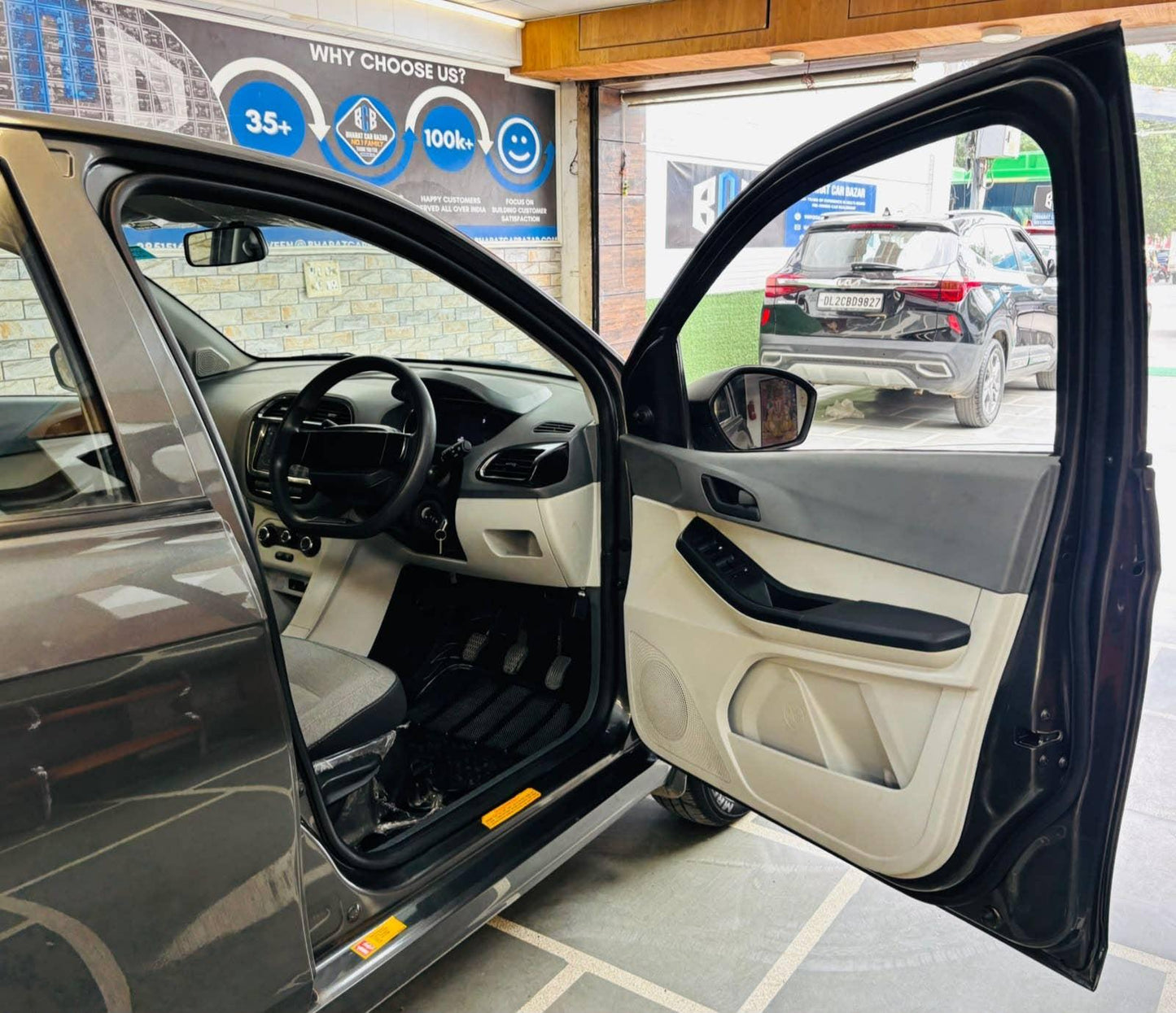 18,000 KMS TATA TIAGO 1.2 CNG TWN XM (2025)