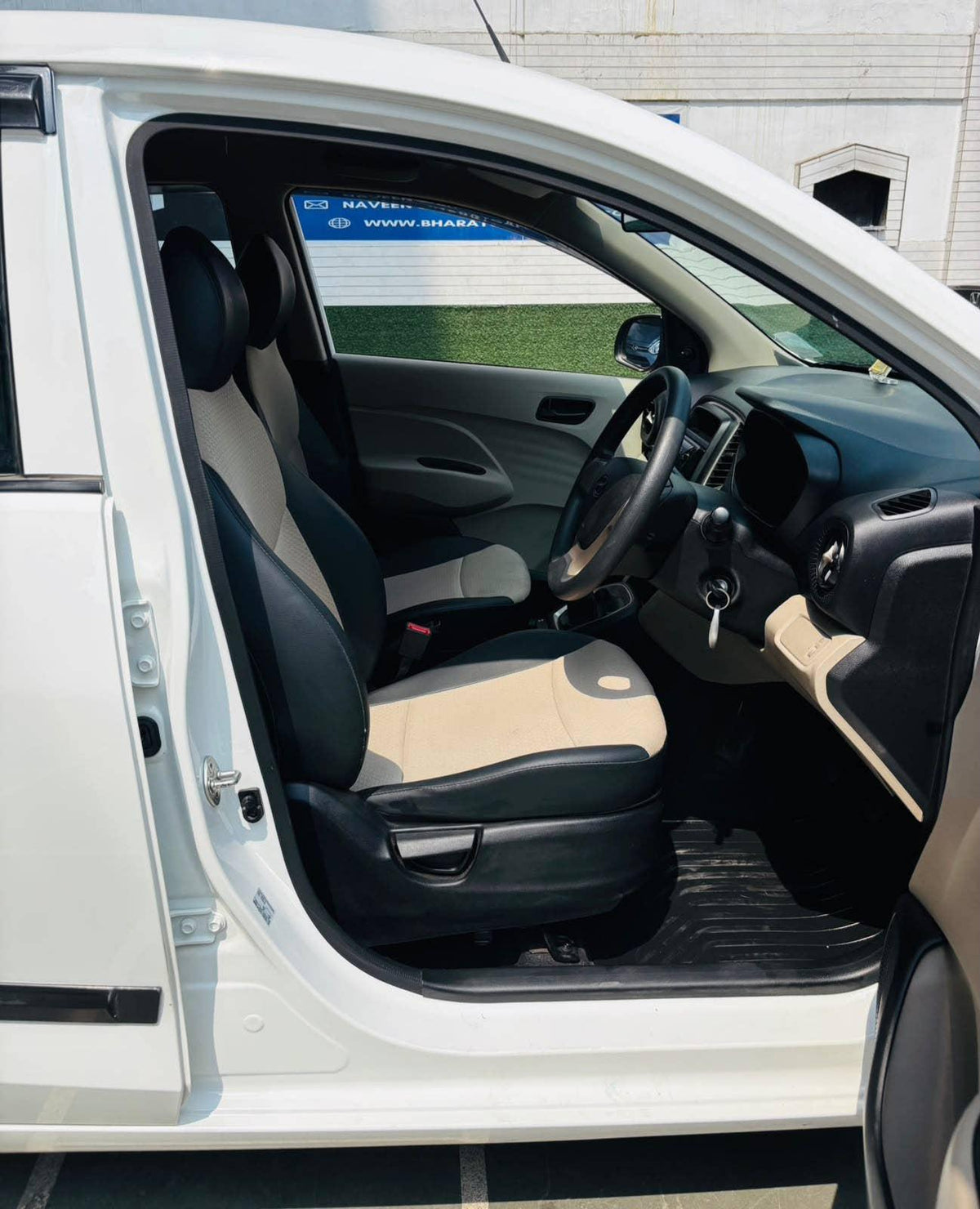 4000 KMS HYUNDAI SANTRO 1.1 ERA EXCUTIVE MT PETROL (2021)