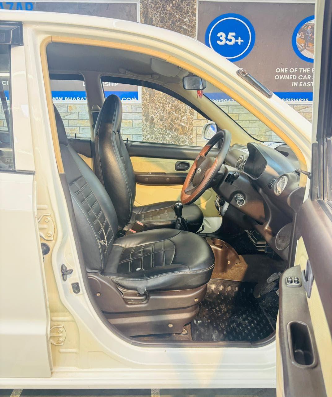 HYUNDAI SANTRO GL PETROL (2011)