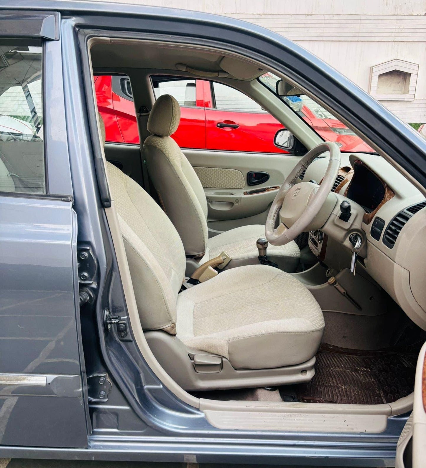 30,000 KMS HYUNDAI ACCENT EXECUTIVE PETROL (2011)