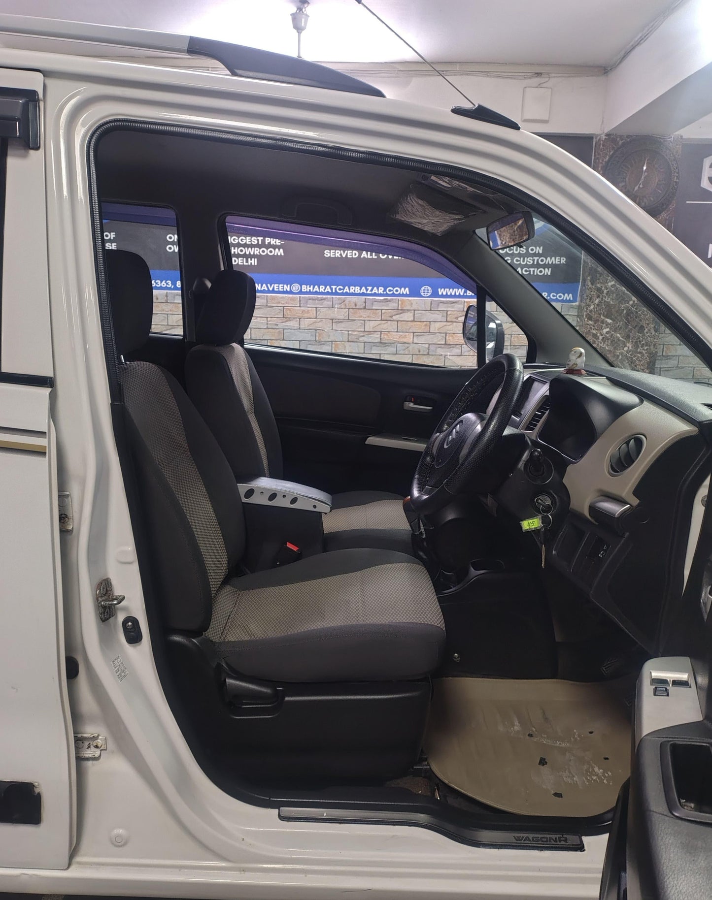 26,000 KMS MARUTI WAGONR LXI PETROL (2016)
