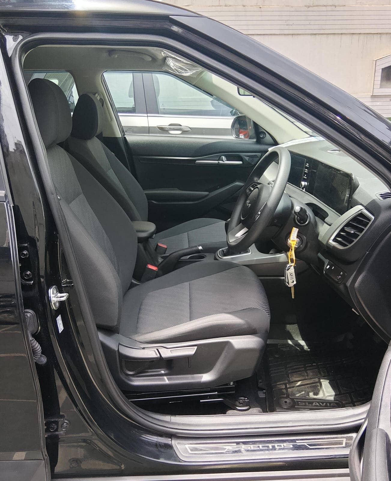 5,000 KMS KIA SELTOS G 1.5 6MT HTE (O) PETROL (2025)