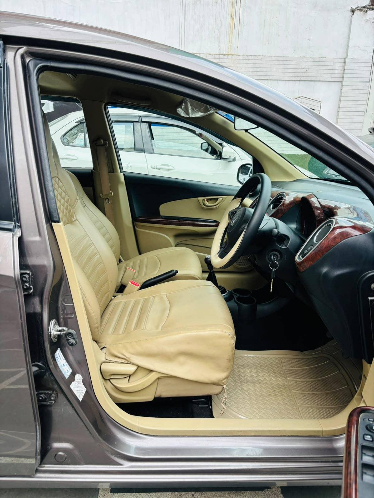HONDA MOBILIO 1.5 V MT PETROL (2014)